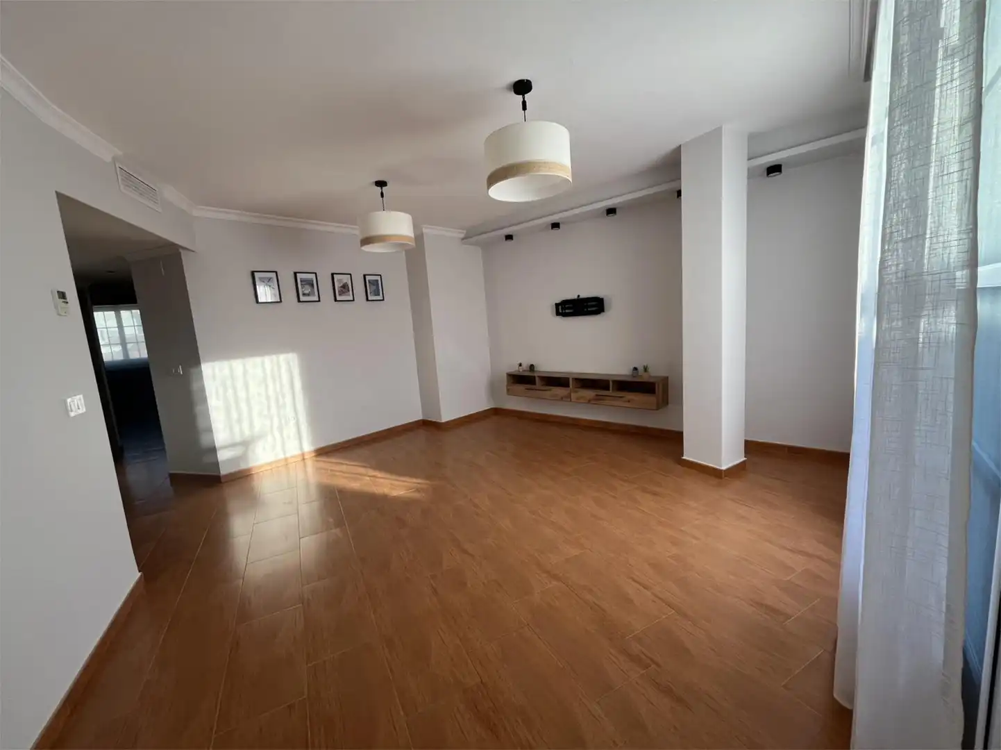 Wohnzimmer von Dachboden zum Verkauf in Torredelcampo mit Klimaanlage, Heizung und Terrasse