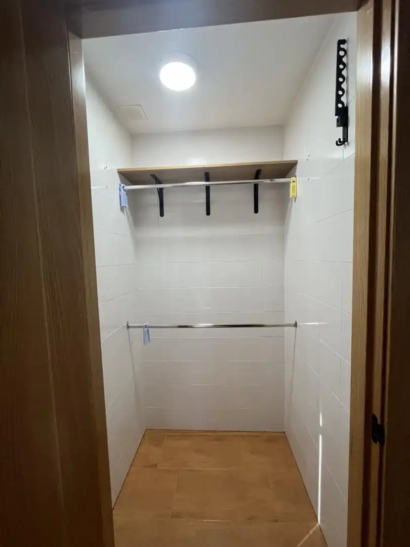 Badezimmer von Dachboden zum Verkauf in Torredelcampo mit Klimaanlage, Heizung und Terrasse