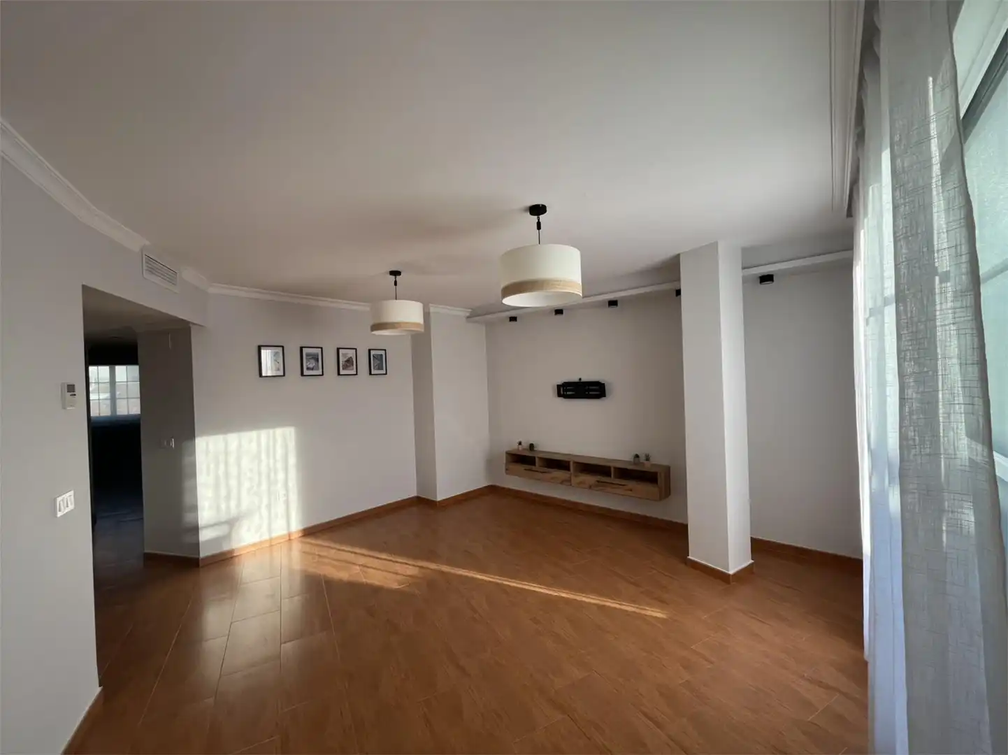 Wohnzimmer von Dachboden zum Verkauf in Torredelcampo mit Klimaanlage, Heizung und Terrasse