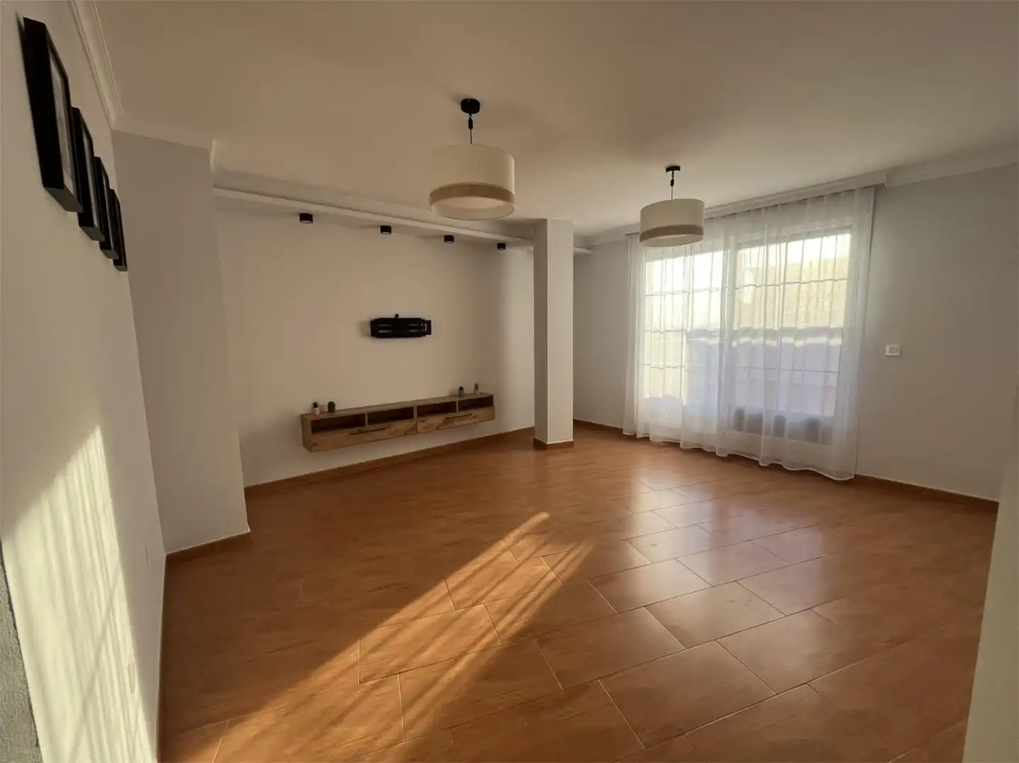 Wohnzimmer von Dachboden zum Verkauf in Torredelcampo mit Klimaanlage, Heizung und Terrasse