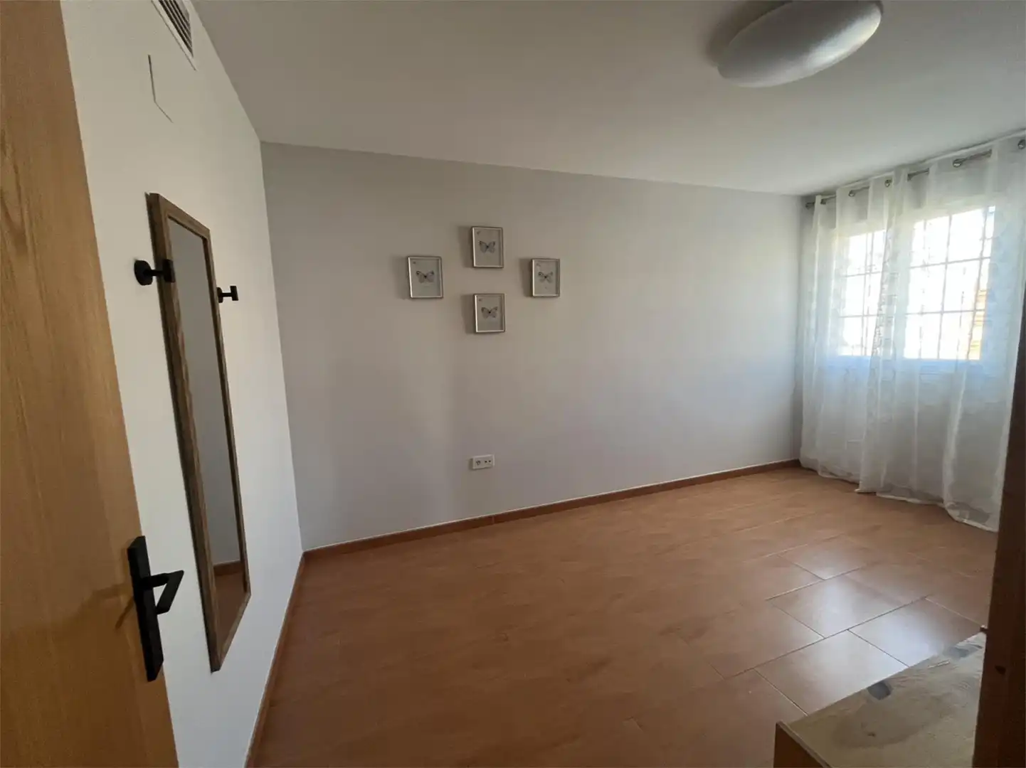 Schlafzimmer von Dachboden zum Verkauf in Torredelcampo mit Klimaanlage, Heizung und Terrasse