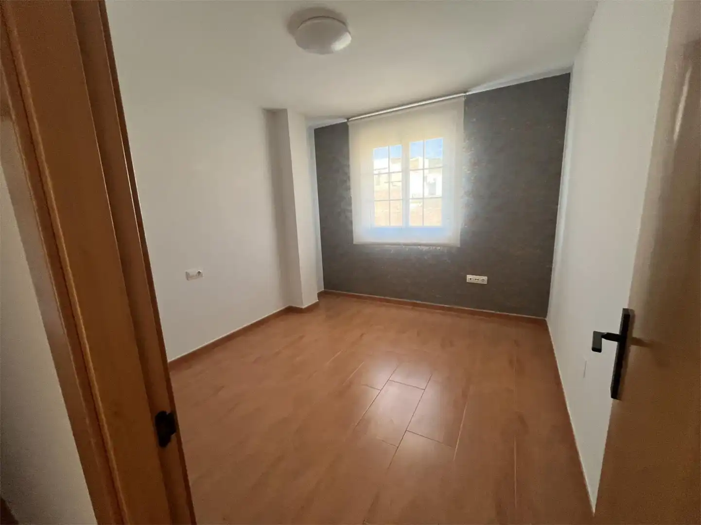 Schlafzimmer von Dachboden zum Verkauf in Torredelcampo mit Klimaanlage, Heizung und Terrasse