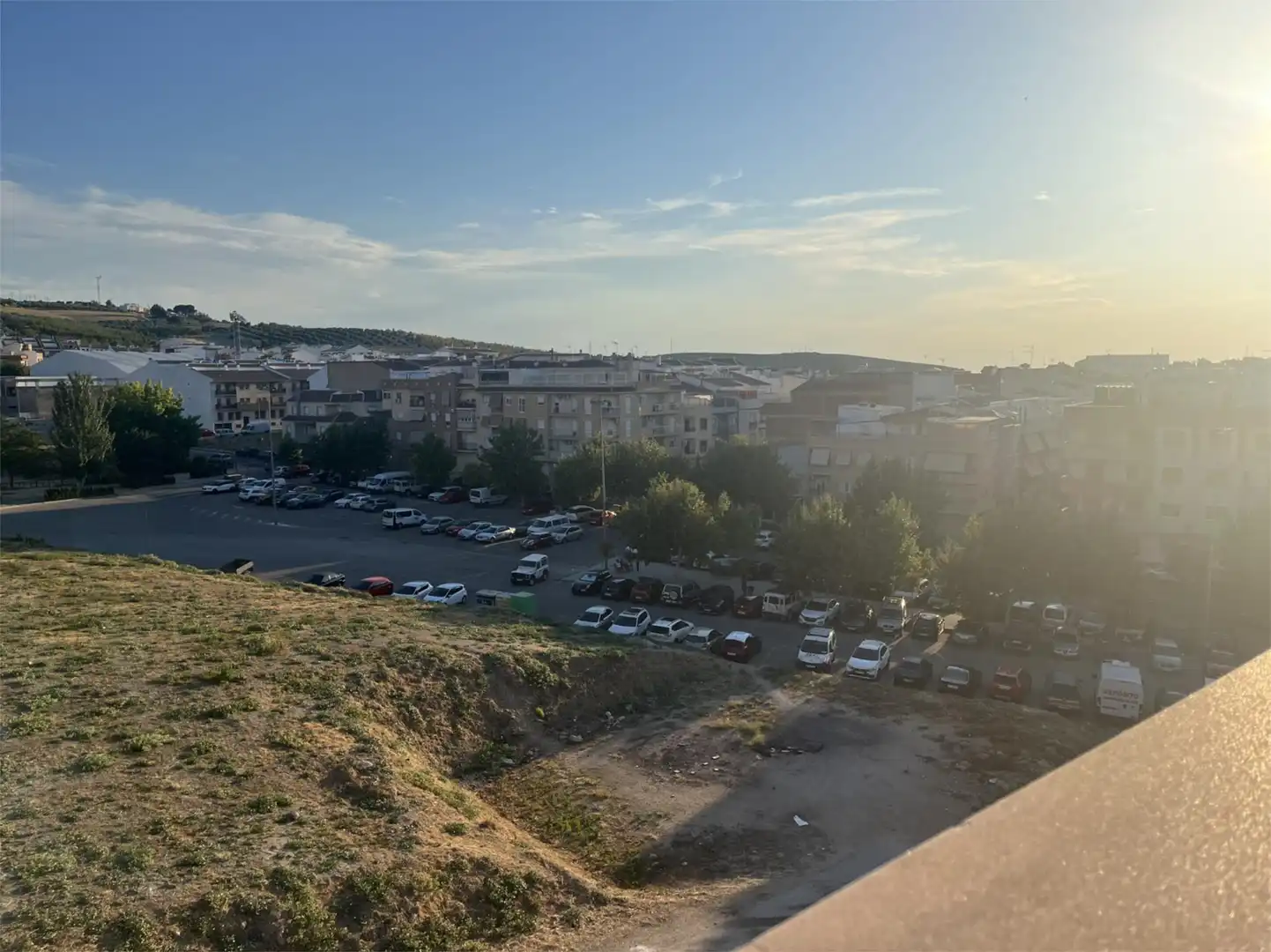 Parkplatz von Dachboden zum Verkauf in Torredelcampo mit Klimaanlage, Heizung und Terrasse