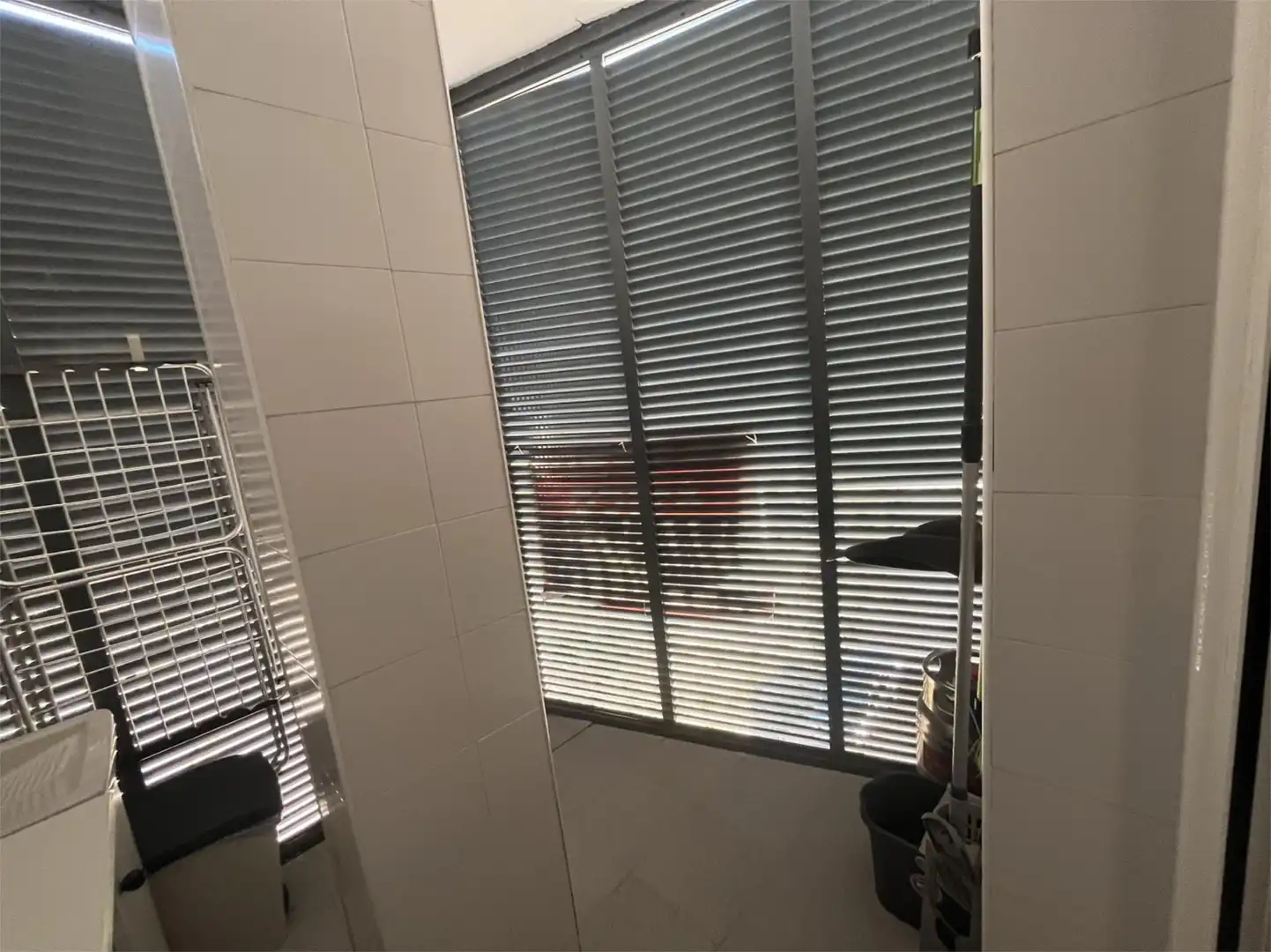 Badezimmer von Dachboden zum Verkauf in Torredelcampo mit Klimaanlage, Heizung und Terrasse