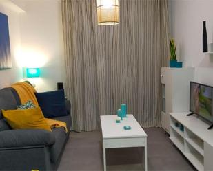 Sala d'estar de Apartament de lloguer en Empuriabrava amb Aire condicionat i Balcó