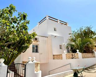 Vista exterior de Casa o xalet en venda en Níjar amb Aire condicionat, Terrassa i Piscina