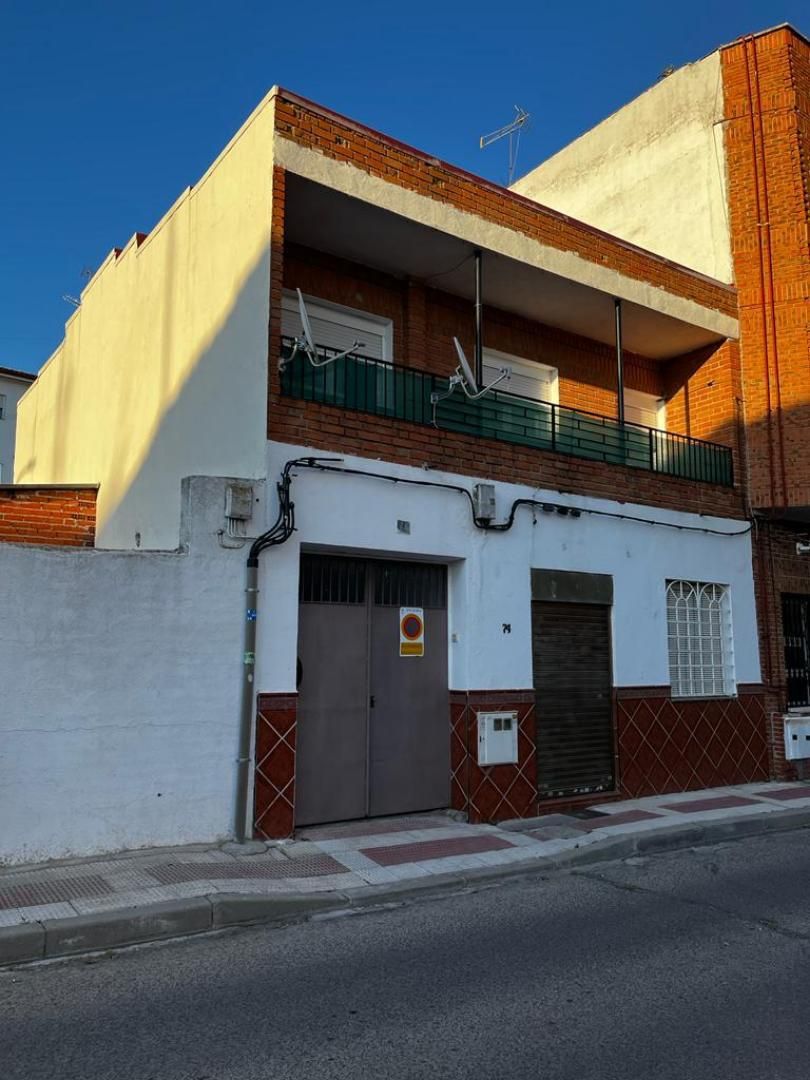 Vista exterior de Pis en venda en Parla amb Aire condicionat, Jardí privat i Parquet