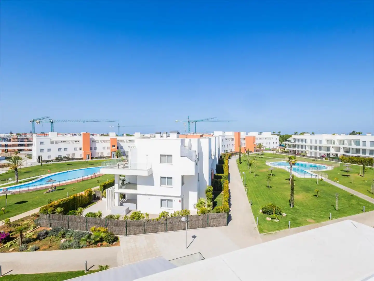 Apartament de lloguer a Avenida de la Música, 6, Las Tres Piedras - Costa Ballena Vista exterior de Apartament de lloguer en Chipiona amb Aire condicionat, Calefacció i Jardí privat