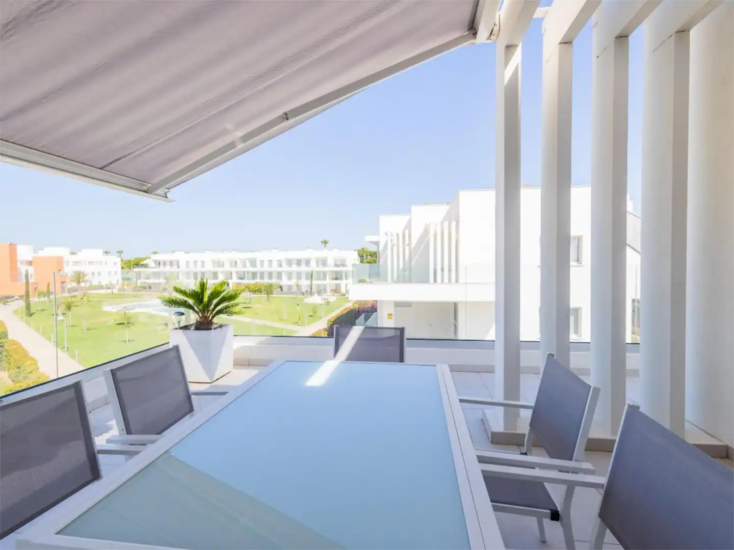 Apartament de lloguer a Avenida de la Música, 6, Las Tres Piedras - Costa Ballena Terrassa de Apartament de lloguer en Chipiona amb Aire condicionat, Calefacció i Jardí privat