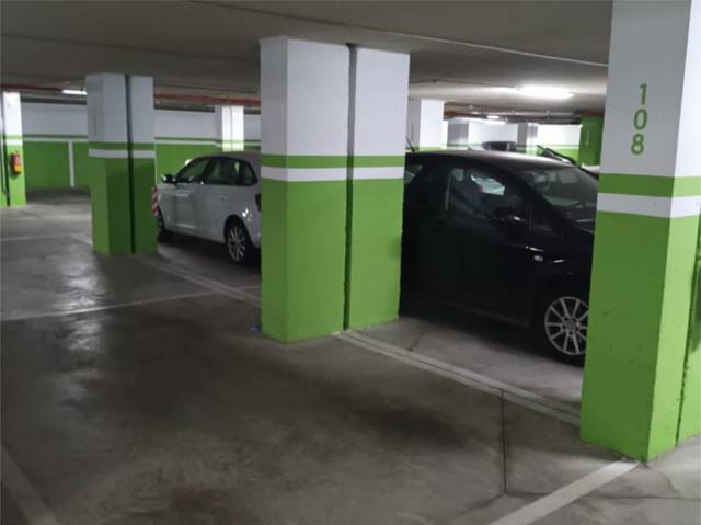 Garaje en Alquiler en Avenida María Victoria Atencia, 11 en El Cónsul - Ciudad Universitaria - El Romeral