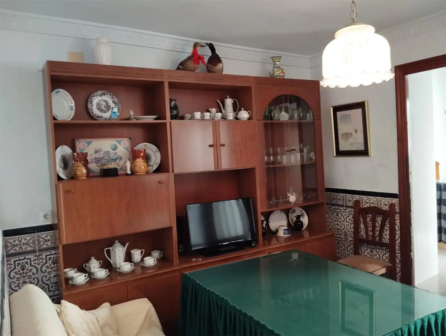 Sala d'estar de Casa adosada en venda en El Cerro de Andévalo amb Moblat, Forn i Rentadora