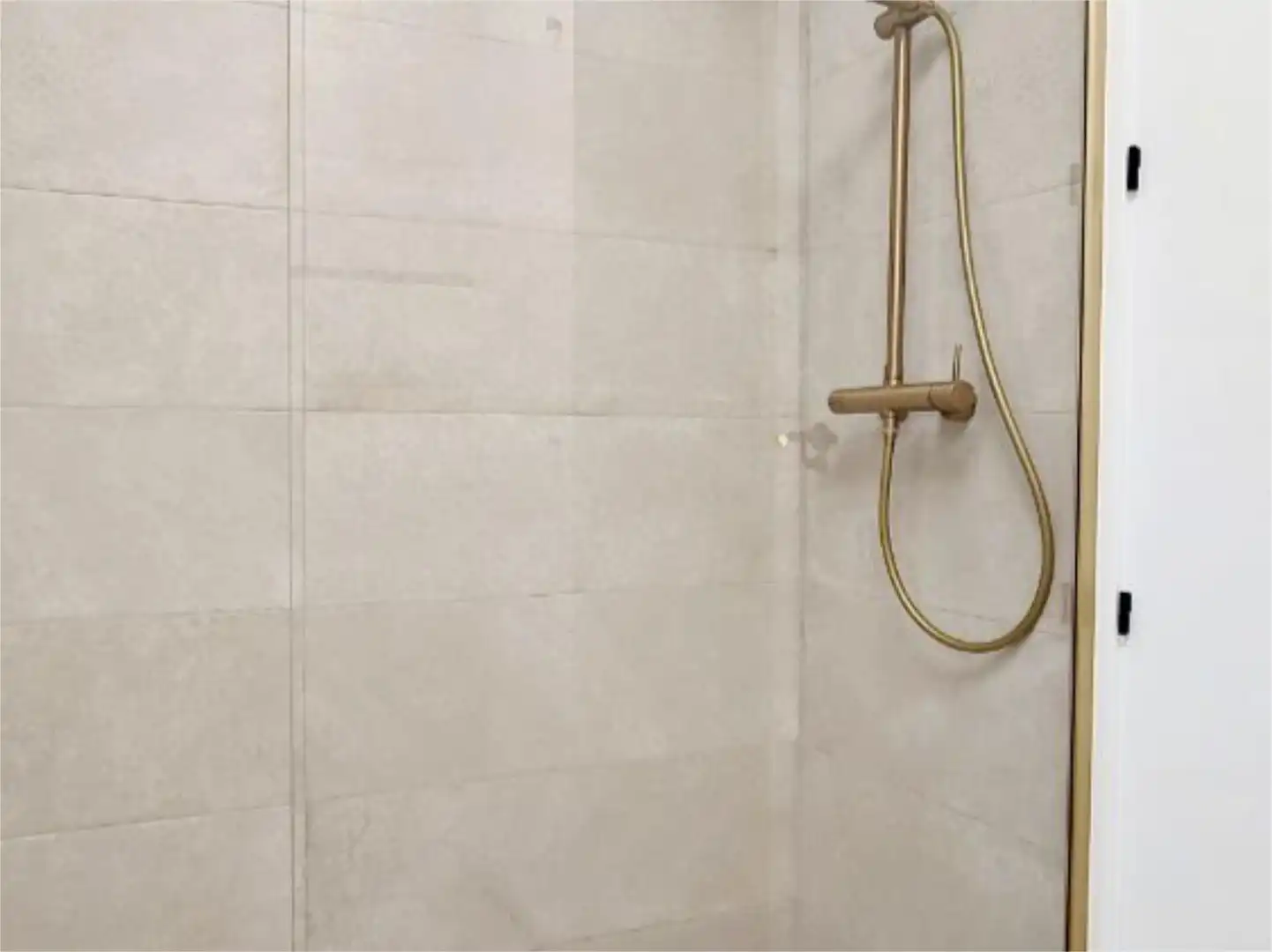 Apartamento en venta en Calle Platero Bernabé de Los Reyes, 5, Zona Centro Baño de Apartamento en venta en Córdoba Capital con Aire acondicionado