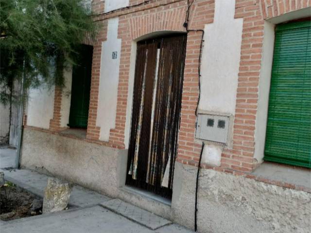 Planta baja en Venta en Calle Oeste, 17 en Gomezserracín