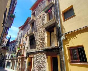 Vista exterior de Casa adosada en venda en La Pobla de Segur amb Balcó