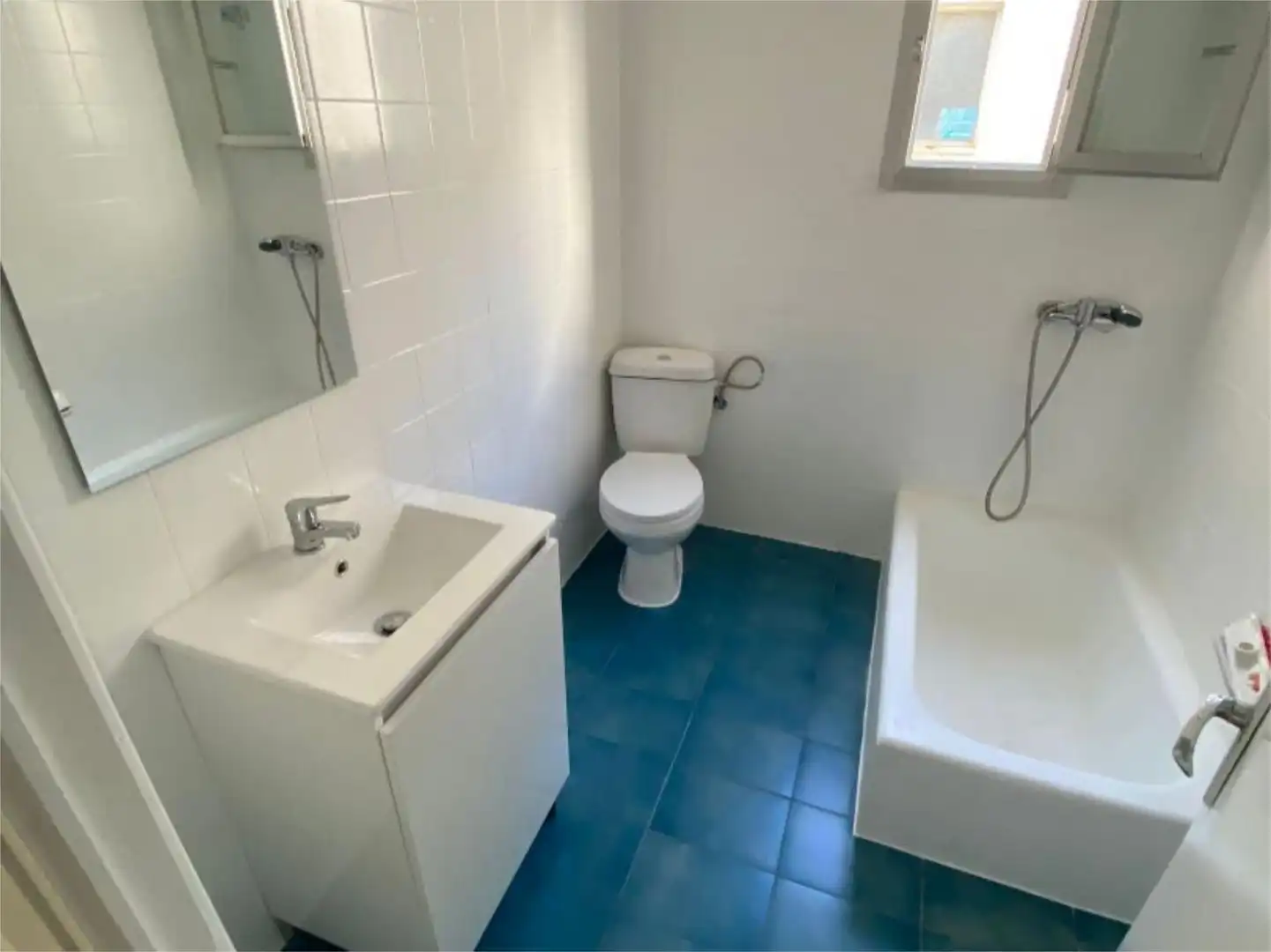 Baño de Piso para compartir en Alzira
