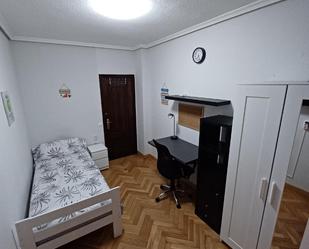 Bedroom of Flat to share in  Madrid Capital  with Balcony