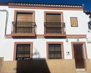 Außenansicht von Einfamilien-Reihenhaus miete in Hornachuelos mit Klimaanlage, Terrasse und Balkon