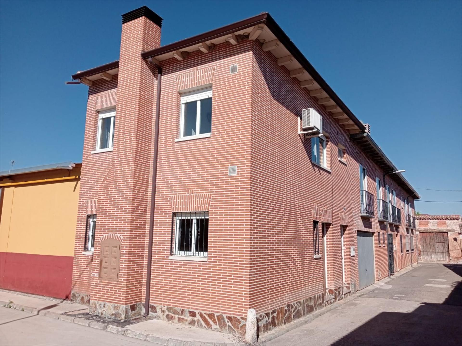 Vista exterior de Casa adosada en venda en Rueda amb Aire condicionat, Calefacció i Traster