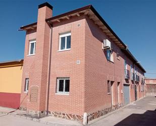 Vista exterior de Casa adosada en venda en Rueda amb Aire condicionat