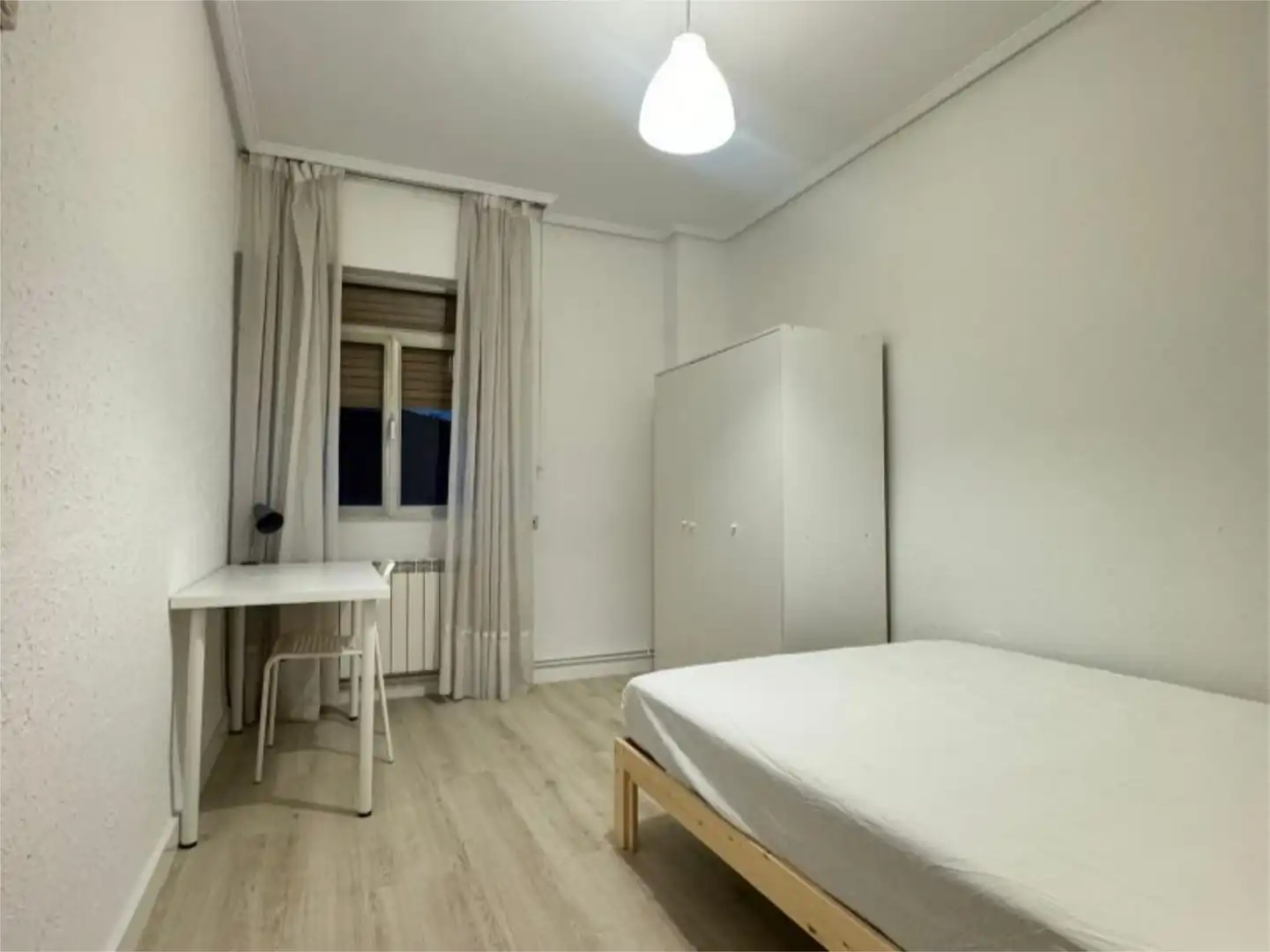 Room in Arana Kalea, 30, Santiago - Arana Bedroom of Apartments for share in Vitoria - Gasteiz with Heating and Furnished