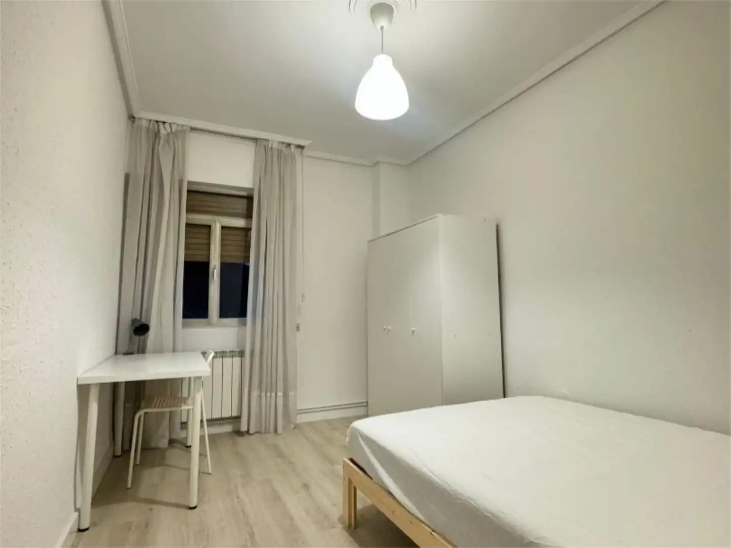 Room in Arana Kalea, 30, Santiago - Arana Bedroom of Apartments for share in Vitoria - Gasteiz with Heating and Furnished