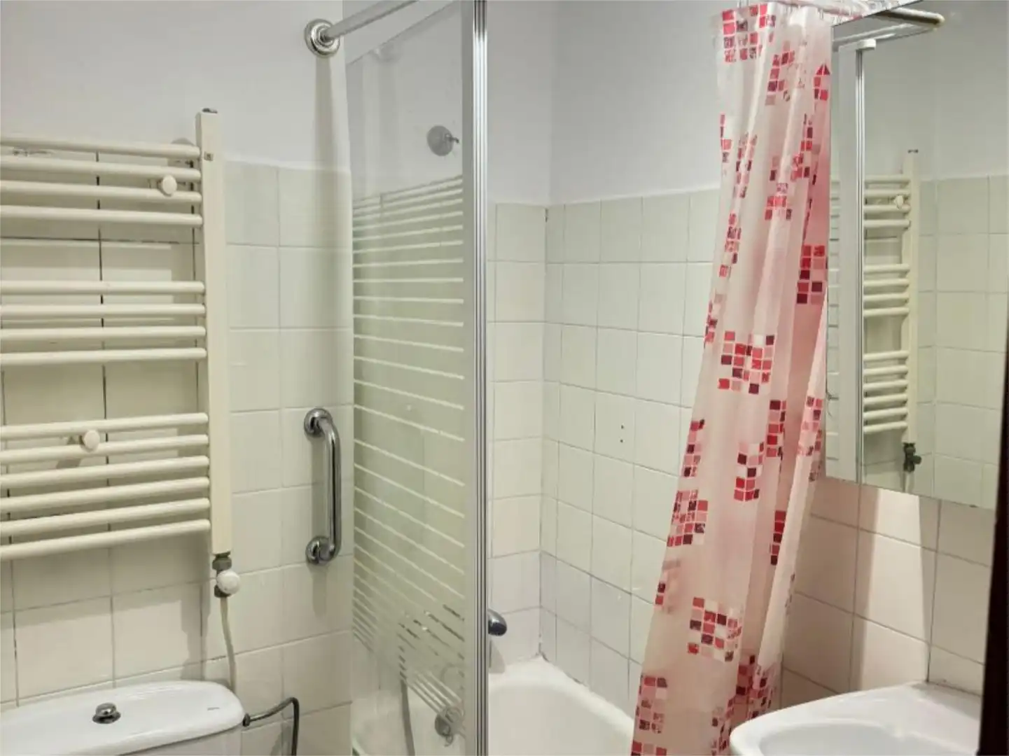 Room in Arana Kalea, 30, Santiago - Arana Bathroom of Apartments for share in Vitoria - Gasteiz with Heating and Furnished