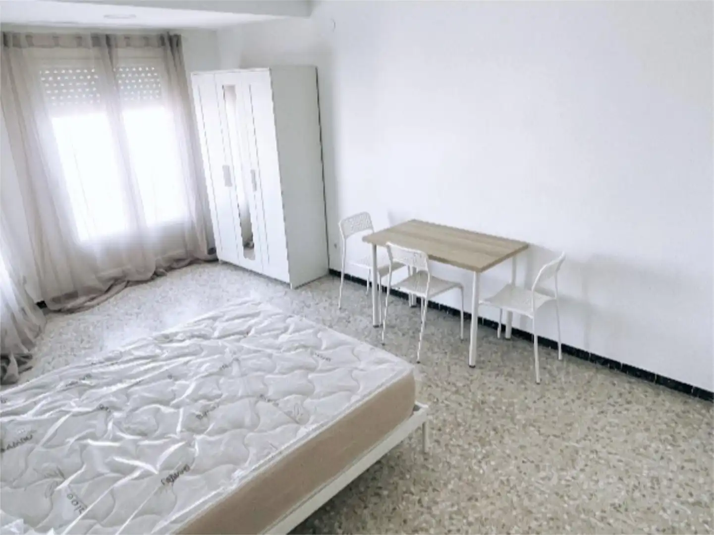 Room in Carrer Manuel Vicente Pastor, 46, Carrús Este