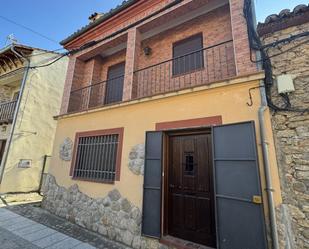 Vista exterior de Casa adosada en venda en Bohoyo amb Balcó