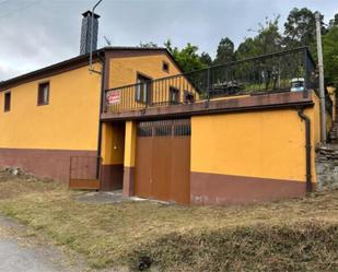 Vista exterior de Casa o xalet en venda en San Tirso de Abres amb Terrassa