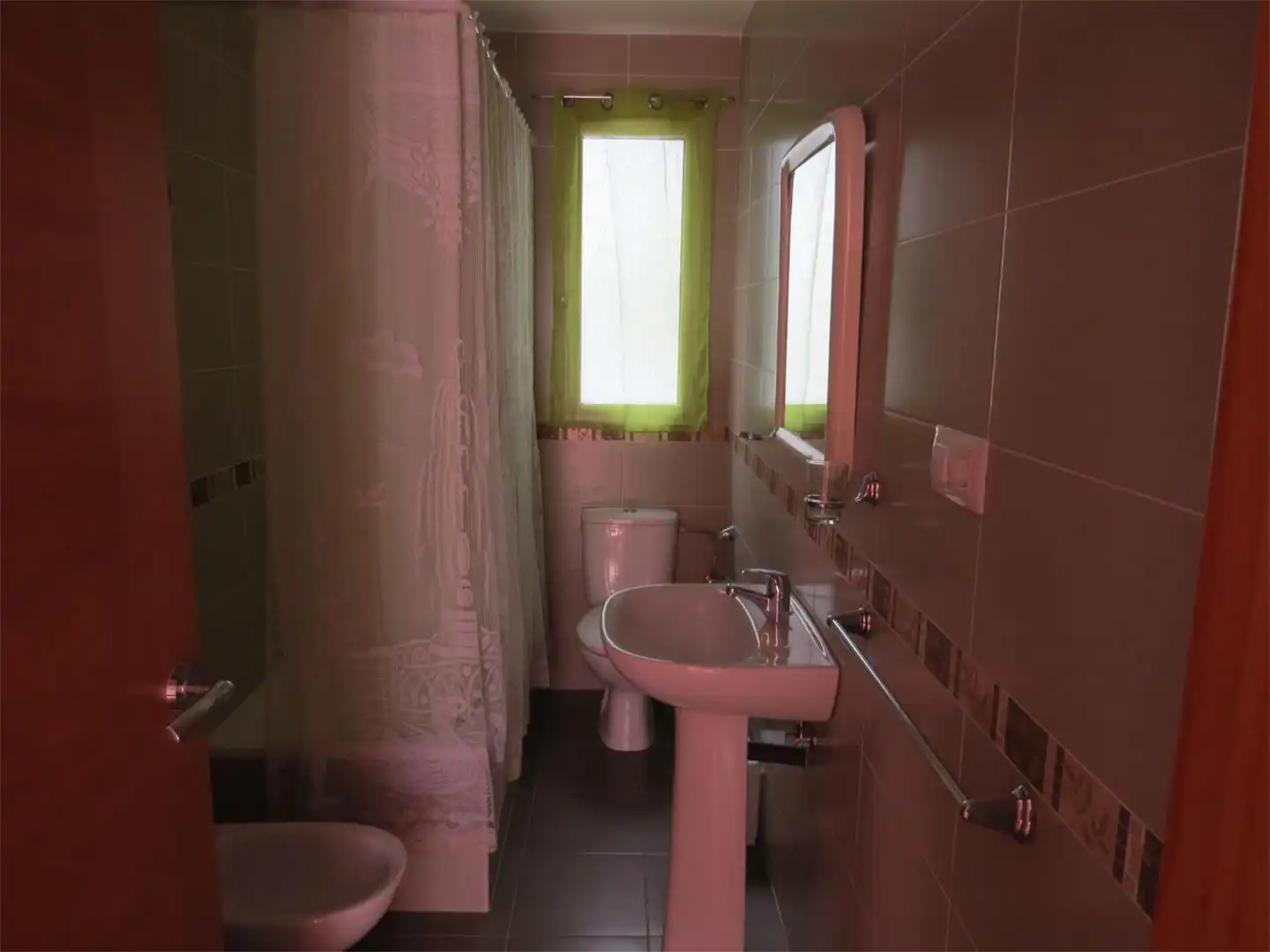 Wohnung zur Miete in Calle Pío Baroja, 13, Nueva Andalucía Badezimmer von Wohnung zur Miete in Almería mit Terrasse und Möbliert