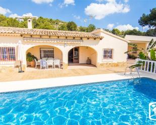 Vista exterior de Casa o xalet de lloguer en Benissa amb Aire condicionat, Terrassa i Piscina