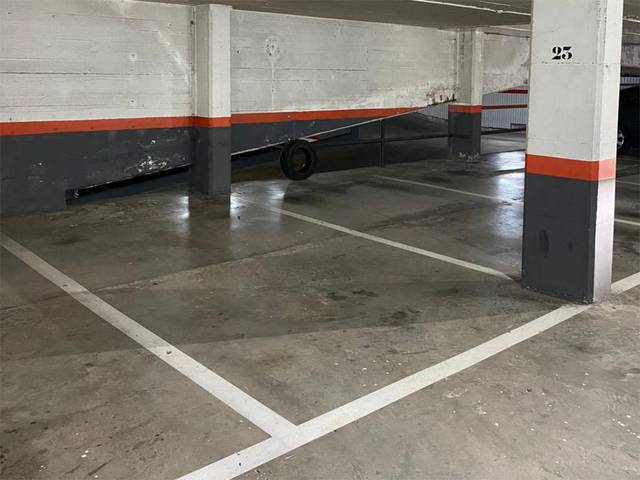 Garaje en Alquiler en Marinos de los Plaza, 9 en Amara