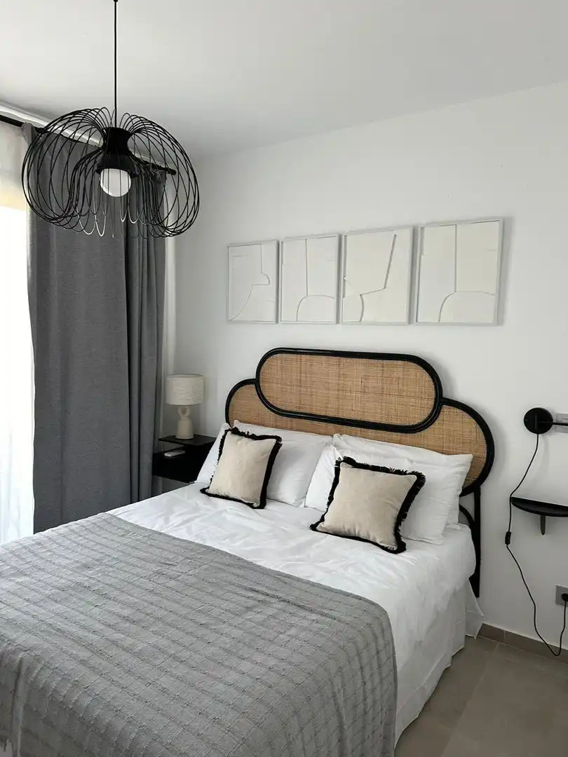 Schlafzimmer von Maisonette zum Verkauf in Zahara de los Atunes mit Klimaanlage, Heizung und Privatgarten
