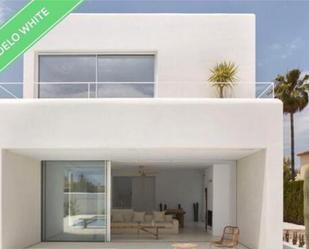 Exterior view of Single-family semi-detached for sale in Estepona  with Terrace and Swimming Pool