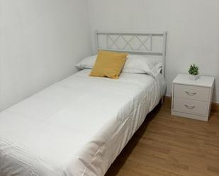 Bedroom of Flat to share in Ávila Capital  with Balcony