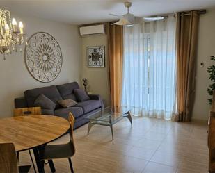 Sala d'estar de Apartament de lloguer en Roquetas de Mar amb Aire condicionat, Terrassa i Piscina