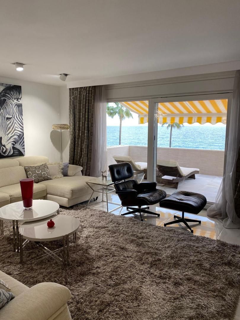 Living room of Flat to rent in Estepona  with Air Conditioner, Heating and Terrace
