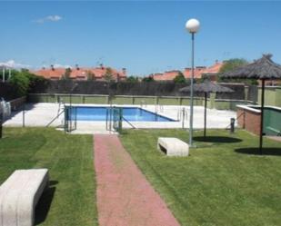 Swimming pool of Flat to rent in Villaviciosa de Odón