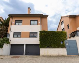 Exterior view of House or chalet for sale in Valladolid Capital  with Air Conditioner and Swimming Pool