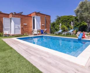 Piscina de Casa o xalet en venda en Cerdanyola del Vallès amb Aire condicionat i Terrassa