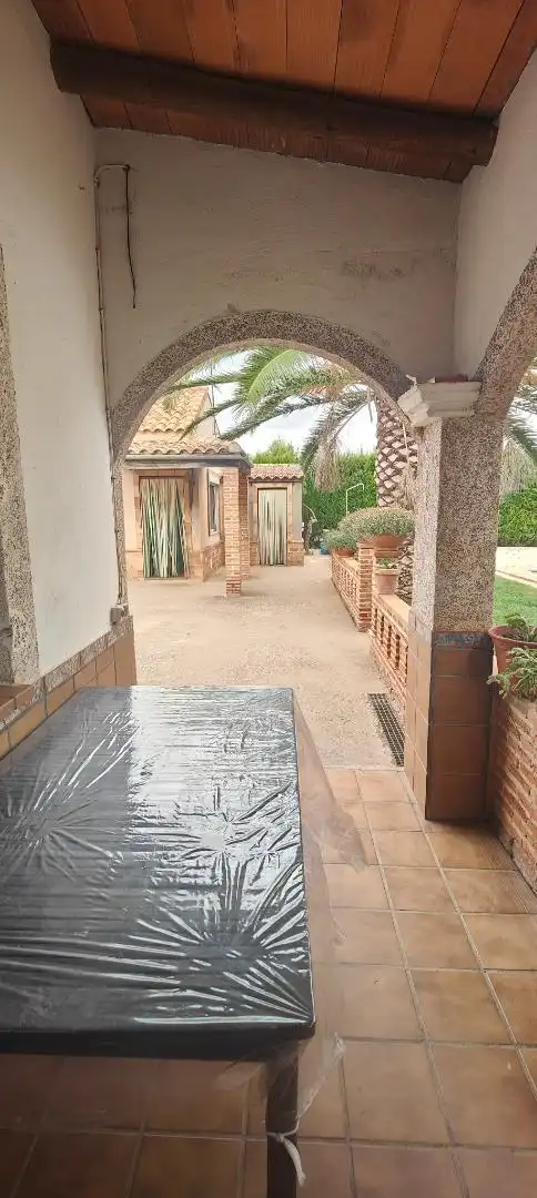 Finca rústica en venta en CM-4120, 19, Villarrubia de los Ojos Vista exterior de Finca rústica en venta en Villarrubia de los Ojos con Aire acondicionado, Calefacción y Jardín privado