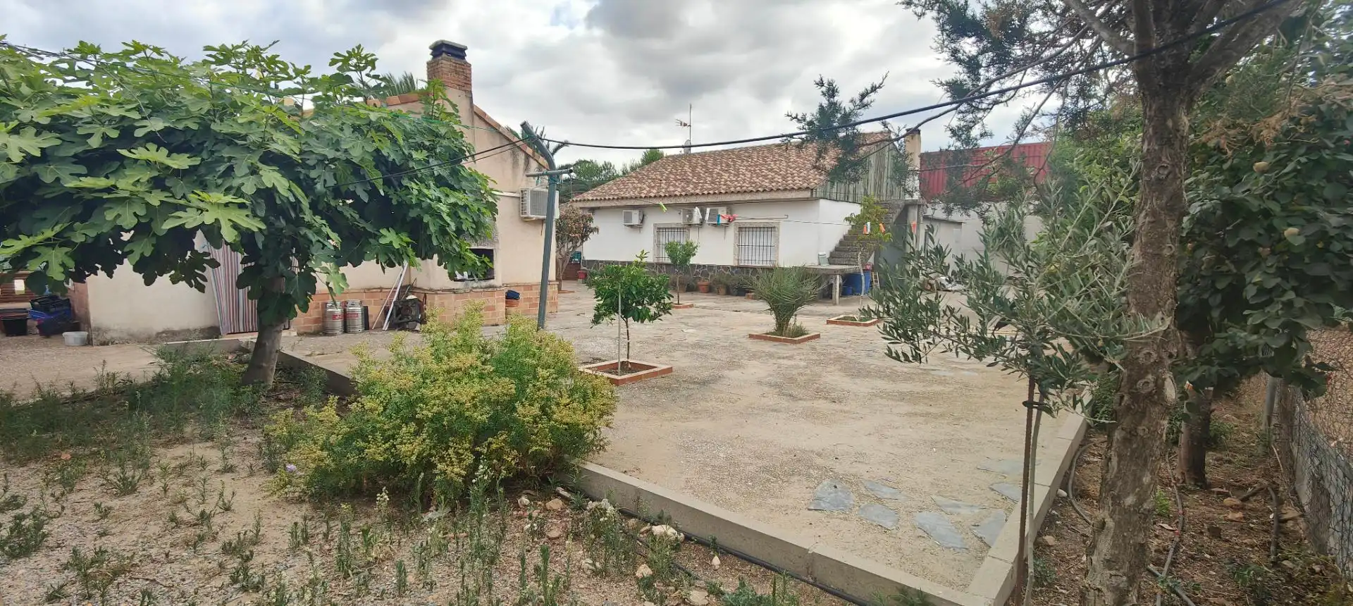 Finca rústica en venta en CM-4120, 19, Villarrubia de los Ojos Vista exterior de Finca rústica en venta en Villarrubia de los Ojos con Aire acondicionado, Calefacción y Jardín privado