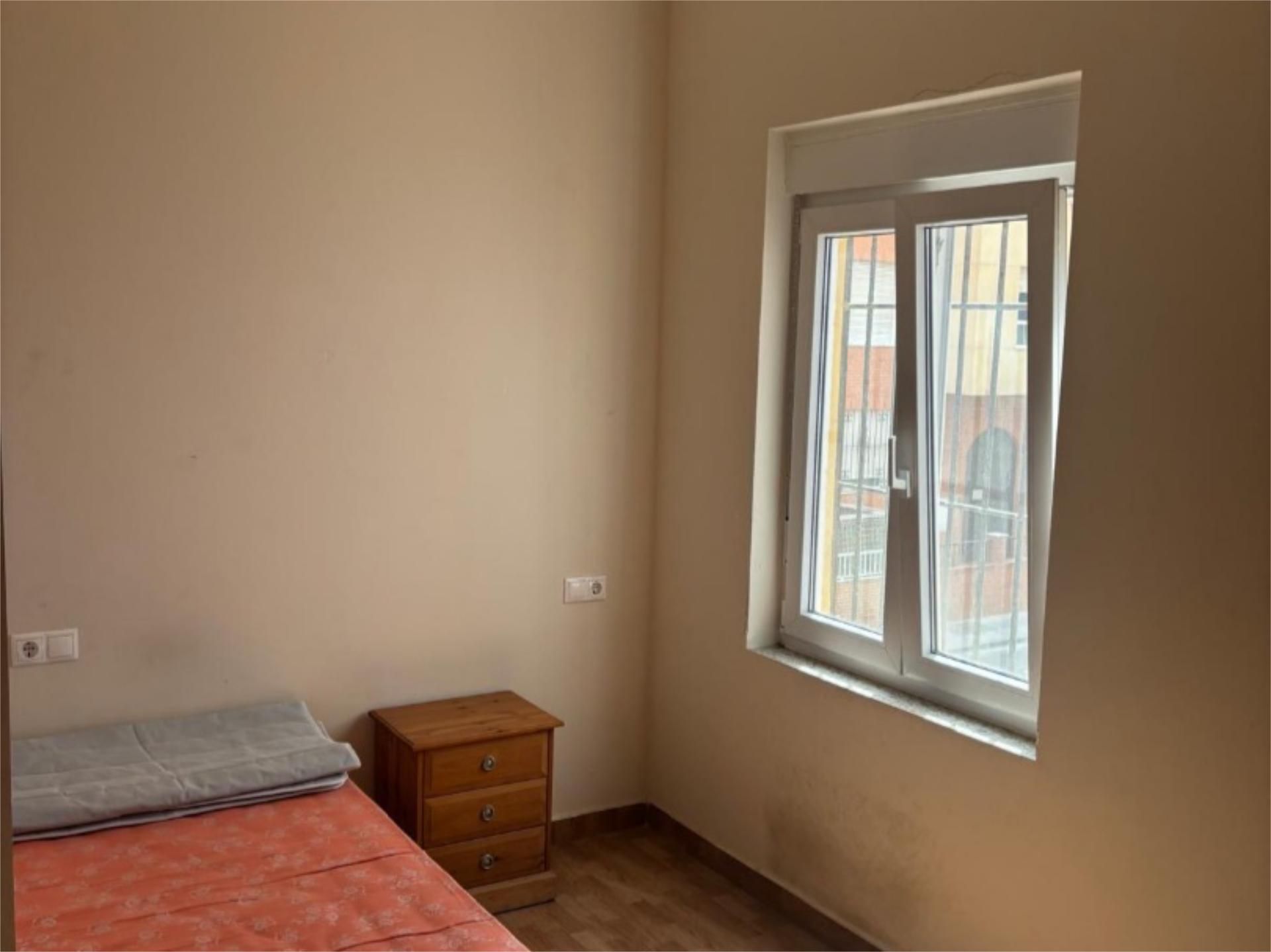 Dormitori de Casa adosada per a compartir en  Almería Capital amb Terrassa