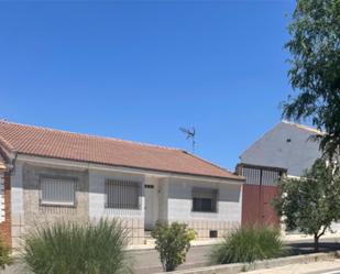 Vista exterior de Casa adosada en venda en Torre-Cardela amb Traster
