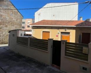 Exterior view of Single-family semi-detached for sale in Vilanova de Arousa
