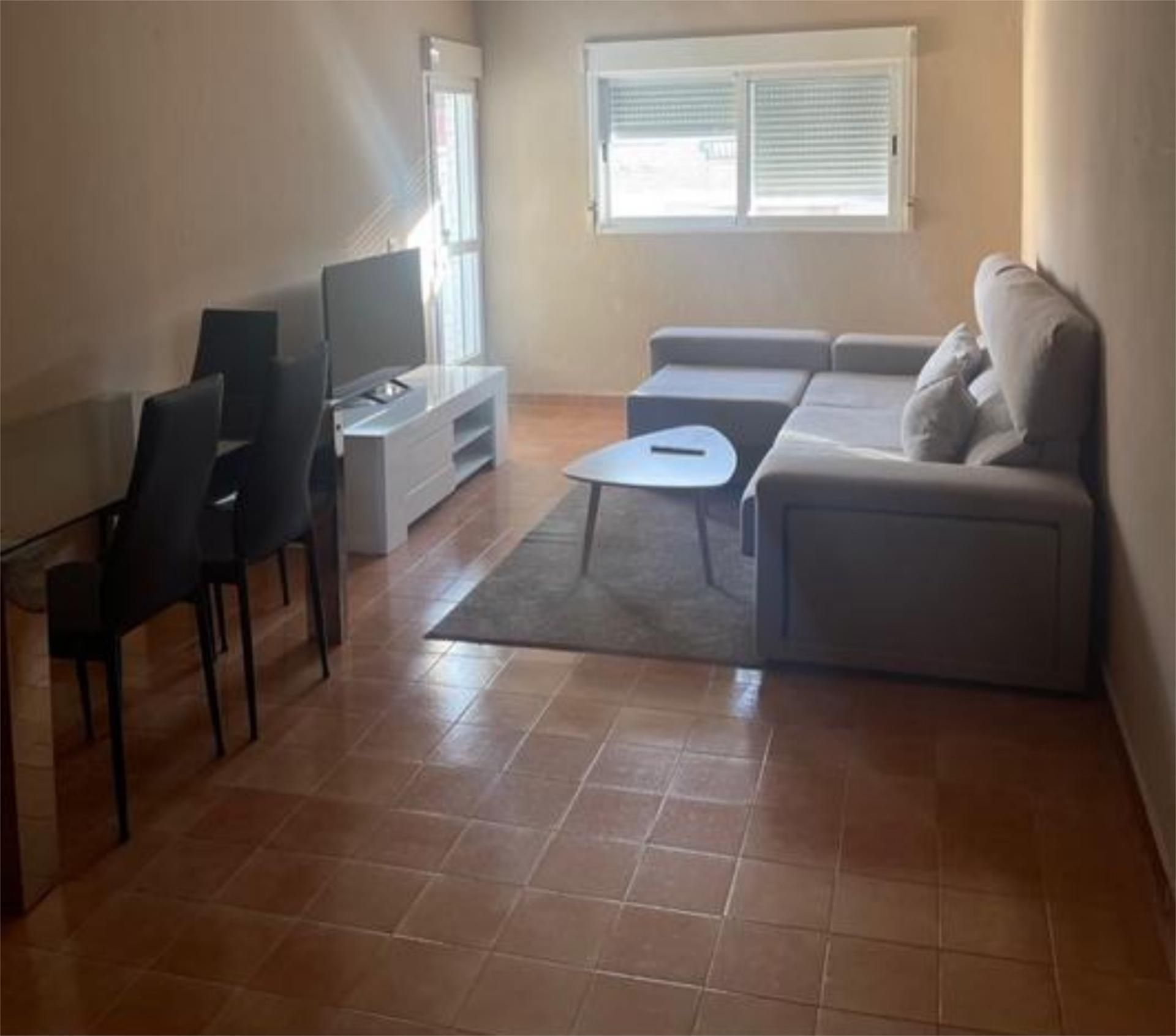 Sala d'estar de Pis per a compartir en  Almería Capital amb Moblat, Rentadora i TV