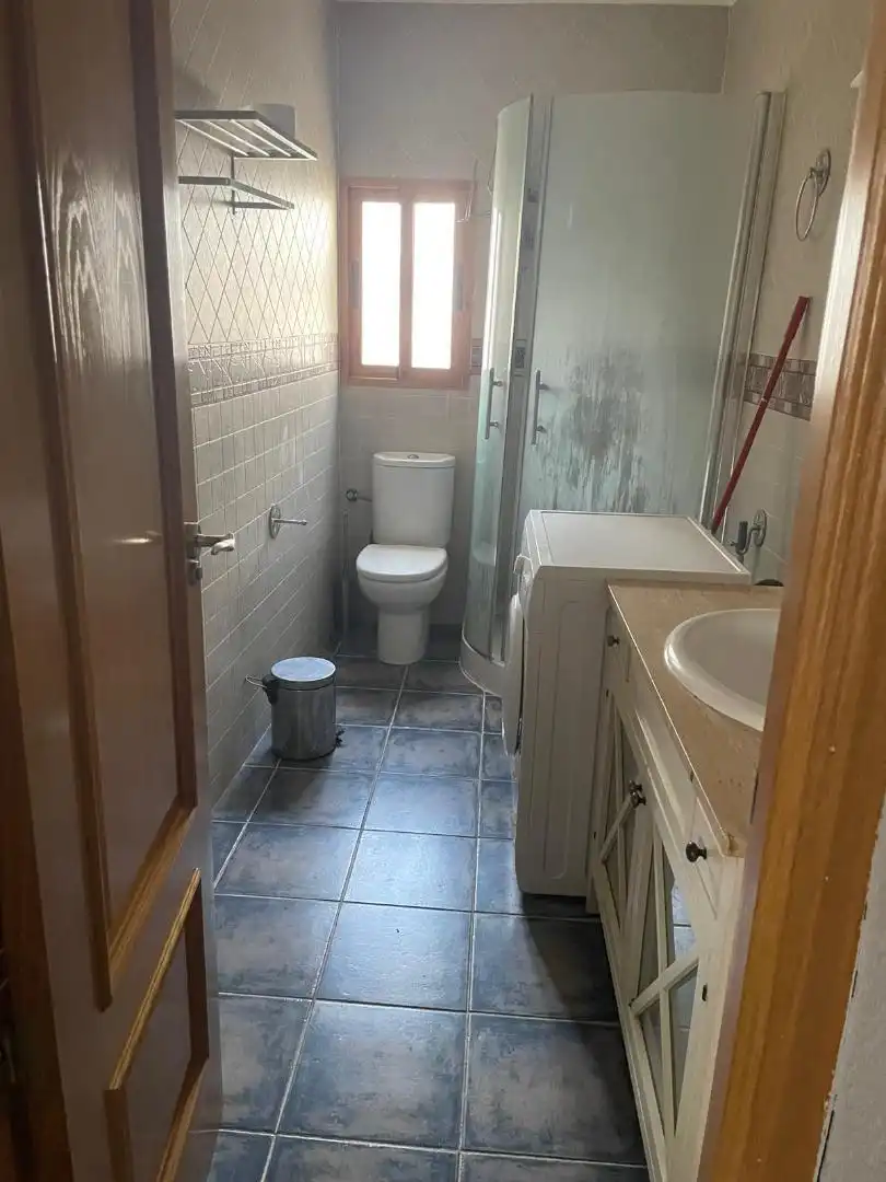 Piso en venta en Calle el Rabal, 20, Hellín Baño de Piso en venta en Hellín con Aire acondicionado, Amueblado y TV