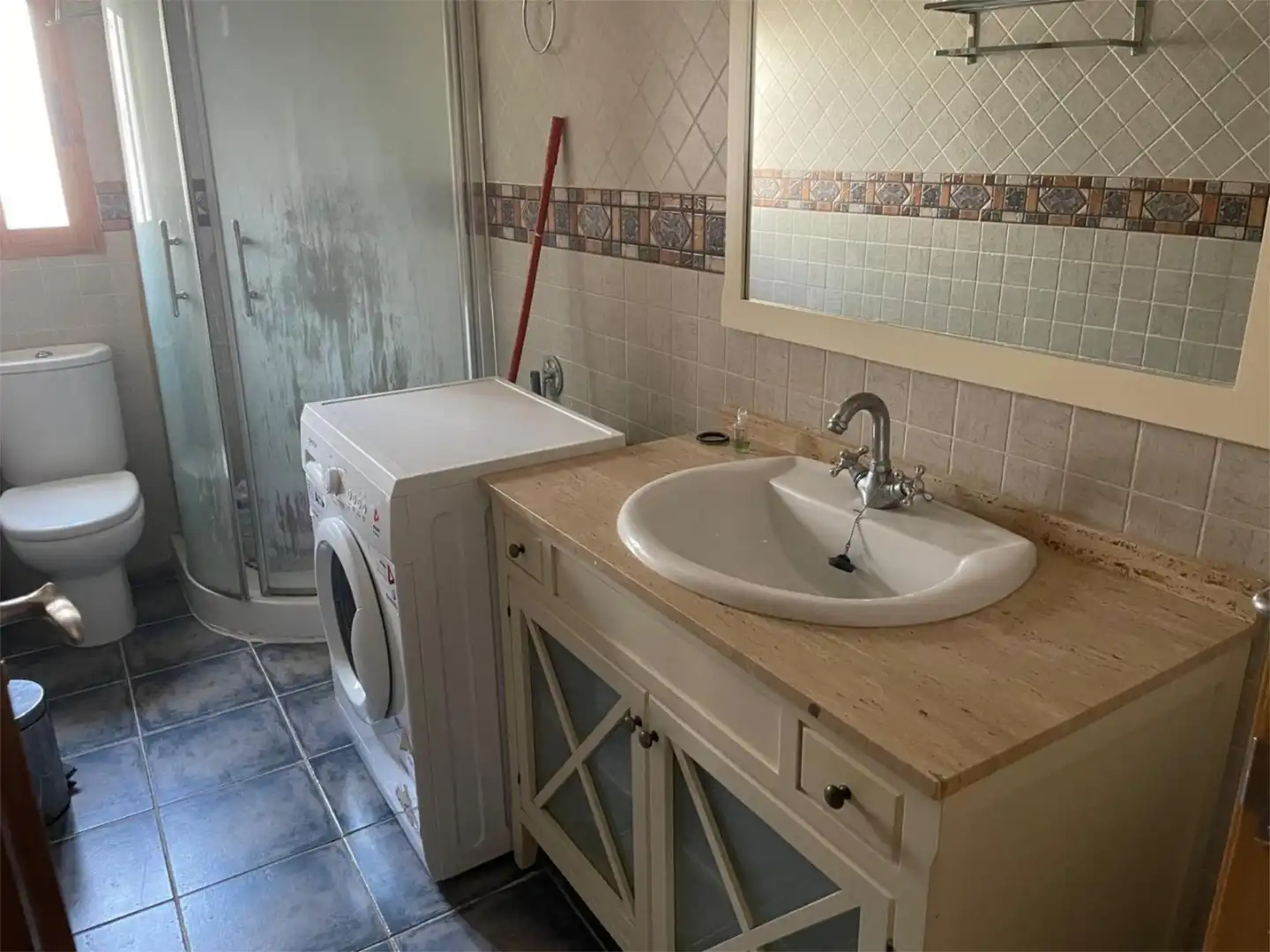 Piso en venta en Calle el Rabal, 20, Hellín Baño de Piso en venta en Hellín con Aire acondicionado, Amueblado y TV