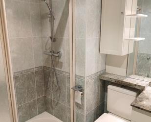 Bathroom of Flat to rent in  Madrid Capital  with Air Conditioner