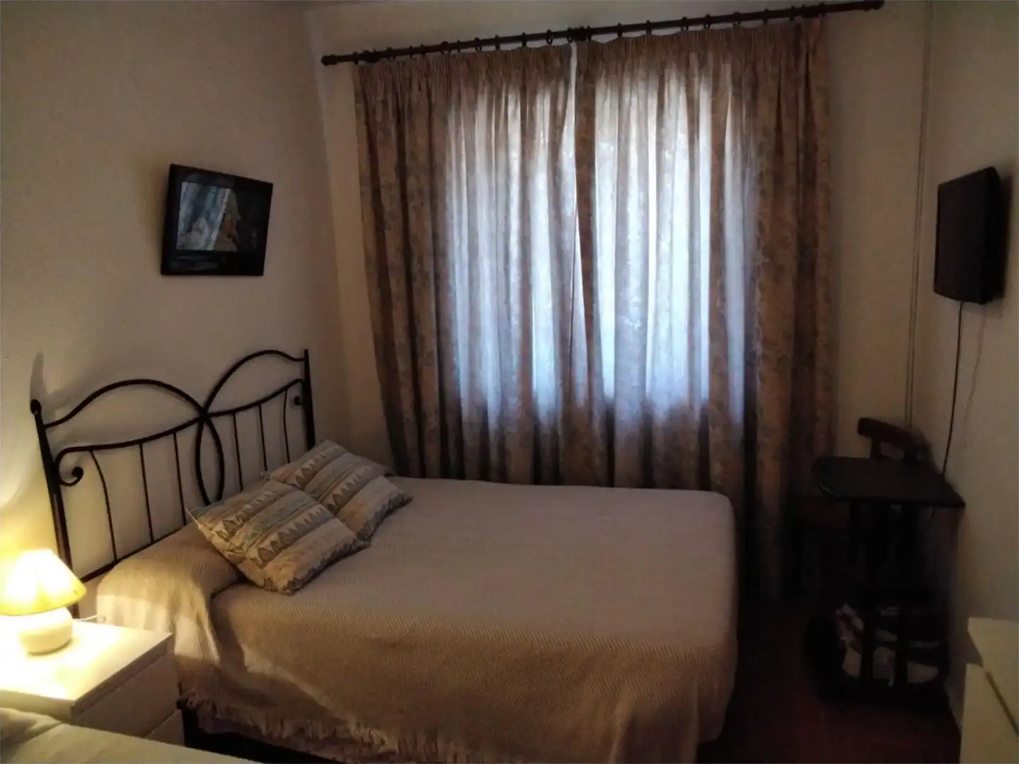 Habitación de Casa adosada en venta en Villanueva del Río y Minas con Aire acondicionado, Calefacción y Amueblado